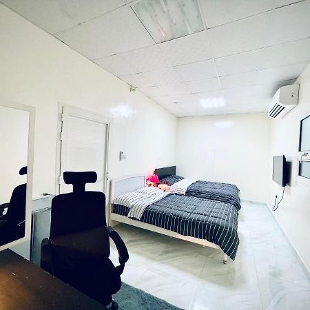 Private 2Bedroom Villa With T&B And Kitchenette Near Abu Dhabi International Airport Eksteriør billede